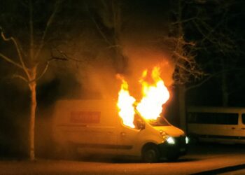 Camionnette en flammes près de Matignon à Paris : des détonations retentissent