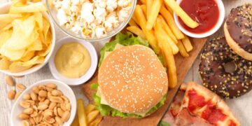 Plus de 50 000 fast-foods en France : et si on instaurait un « impôt spécial graisse » ? Rewritten title:
« Fast-food en France : faut-il créer un « impôt spécial graisse » pour lutter contre l’excès ? » Plus de 50 000 fast-foods en France : et si on instaurait un « impôt spécial graisse » ? Rewritten title:
« Fast-food en France : faut-il créer un « impôt spécial graisse » pour lutter contre l’excès ? »