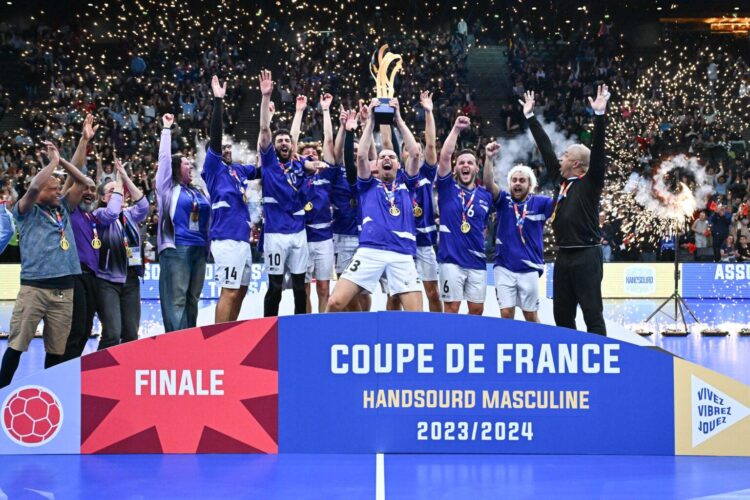 Lyon Triomphe et Soulève la Coupe HandSourd pour la Toute Première Fois !