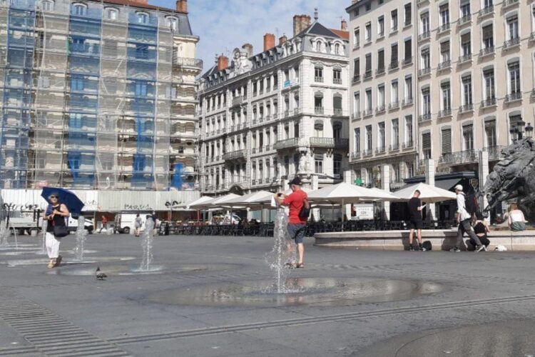 Canicule à Lyon : pourquoi la vague de chaleur va encore s’intensifier cette semaine et ce qui vous attend Canicule à Lyon : pourquoi la vague de chaleur va encore s’intensifier cette semaine et ce qui vous attend