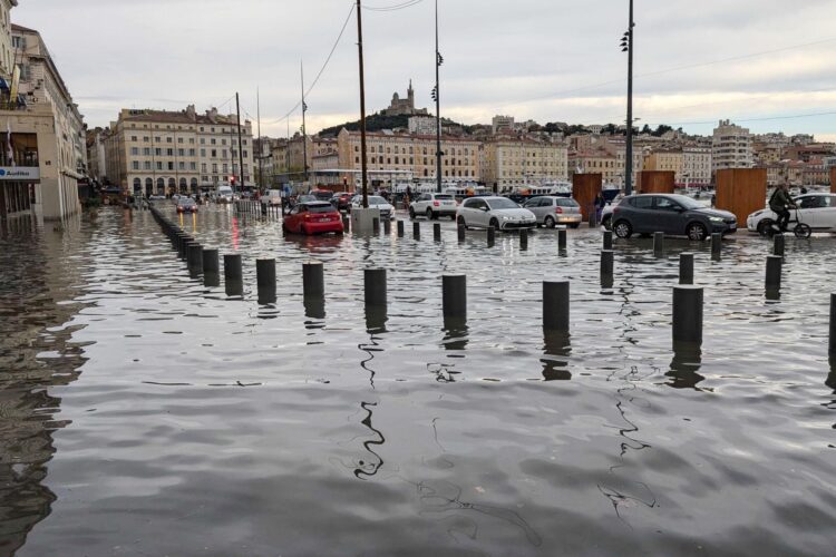 Inondations à Marseille et dans les Bouches-du-Rhône : un retour en images saisissant  —  Saisissant retour en images sur les inondations dévastatrices à Marseille et dans les Bouches-du-Rhône