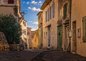 Plongez dans l’aventure avec « Sur les chemins noirs » – Regardez en streaming dès maintenant !