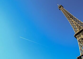 La Cour des comptes dénonce la politique salariale controversée de la tour Eiffel et ses primes scandaleuses La Cour des comptes dénonce la politique salariale controversée de la tour Eiffel et ses primes scandaleuses