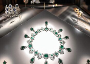 Vol au musée du Louvre : plus de 150 prélèvements effectués pour élucider l’affaire Vol au musée du Louvre : plus de 150 prélèvements effectués pour élucider l’affaire