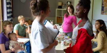Des jeunes passionnés illuminent les routes autour de Lille avec des drapeaux tricolores