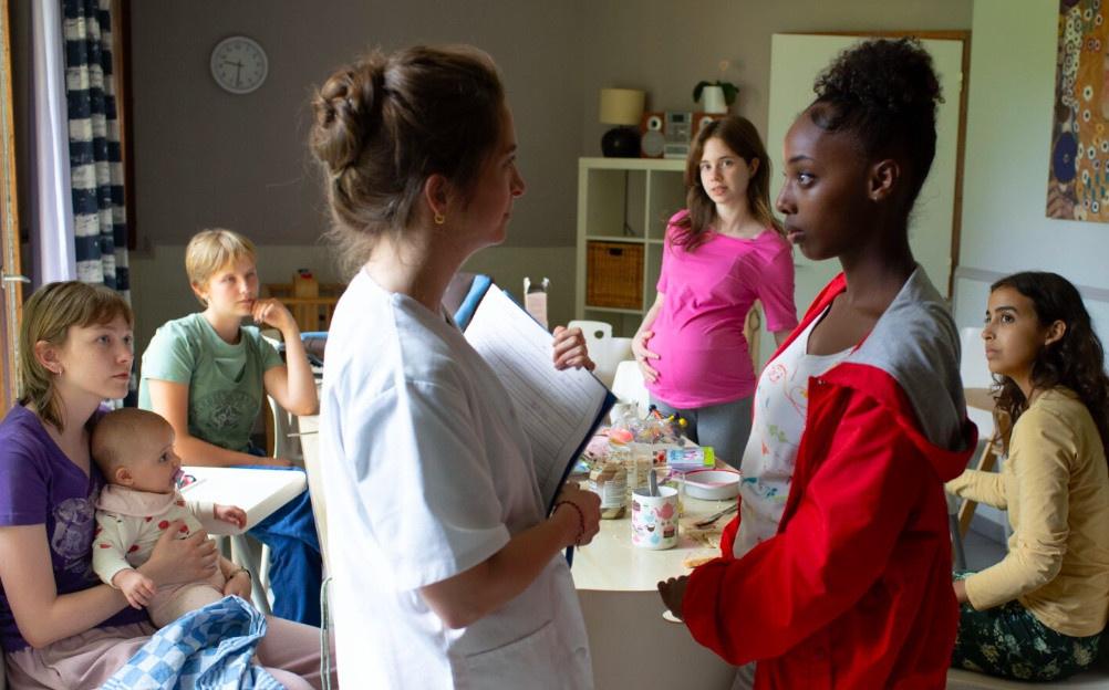 Des jeunes passionnés illuminent les routes autour de Lille avec des drapeaux tricolores Des jeunes passionnés illuminent les routes autour de Lille avec des drapeaux tricolores
