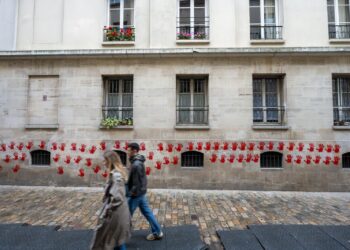 Quatre Bulgares jugés à Paris pour avoir tagué en rouge le Mémorial de la Shoah dans un contexte d’ingérence étrangère Quatre Bulgares jugés à Paris pour avoir tagué en rouge le Mémorial de la Shoah dans un contexte d’ingérence étrangère