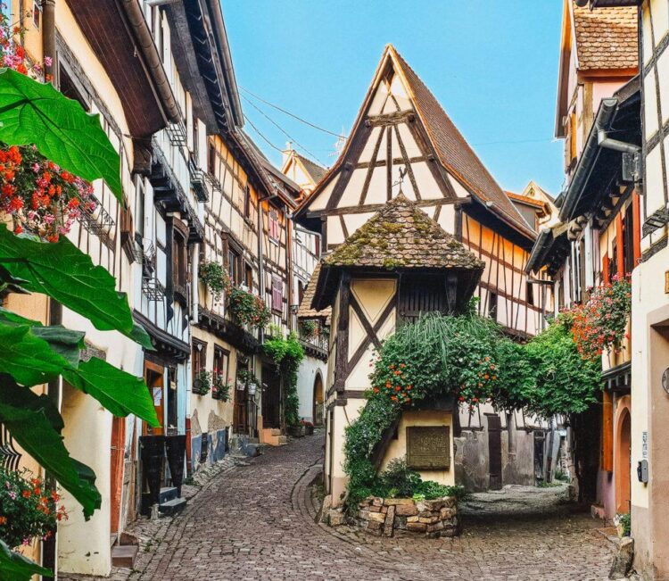 À seulement 1h de Strasbourg, ce village alsacien se transforme en un véritable tableau d’automne magique À seulement 1h de Strasbourg, ce village alsacien se transforme en un véritable tableau d’automne magique