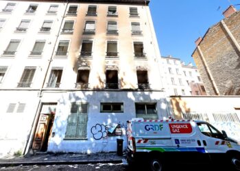 Drame à Lyon : trois suspects arrêtés, dont un pour assassinat, après l’incendie meurtrier d’un immeuble Drame à Lyon : trois suspects arrêtés, dont un pour assassinat, après l’incendie meurtrier d’un immeuble
