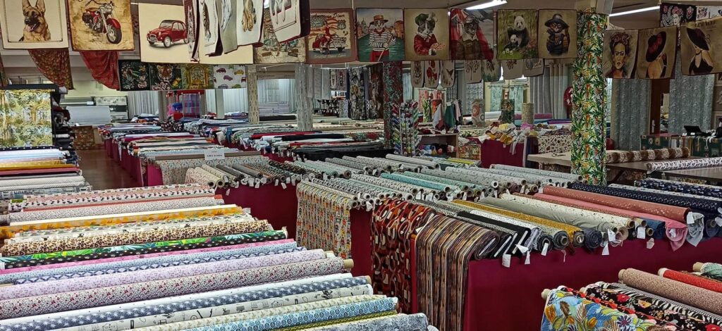 Ça manquait vraiment : le magasin de tissus Toto rouvre enfin rue de France à Nice !  

—

Enfin de retour : le magasin de tissus Toto rouvre ses portes rue de France à Nice !