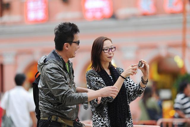 Violent choc frontal entre une voiture et une moto sur la voie rapide : un blessé en urgence absolue — Accident spectaculaire sur la voie rapide : une collision frontale entre une voiture et une moto fait un blessé grave Violent choc frontal entre une voiture et une moto sur la voie rapide : un blessé en urgence absolue — Accident spectaculaire sur la voie rapide : une collision frontale entre une voiture et une moto fait un blessé grave