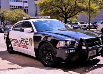 Un homme arrêté après avoir poignardé mortellement son ex-femme et grièvement blessé leur fille à Nice Un homme arrêté après avoir poignardé mortellement son ex-femme et grièvement blessé leur fille à Nice