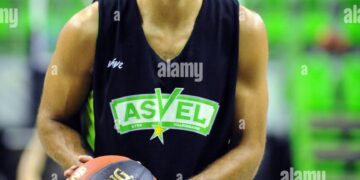 Tony Parker prend les commandes de l’équipe de France U17 et débute sa carrière d’entraîneur avec ambition Tony Parker prend les commandes de l’équipe de France U17 et débute sa carrière d’entraîneur avec ambition