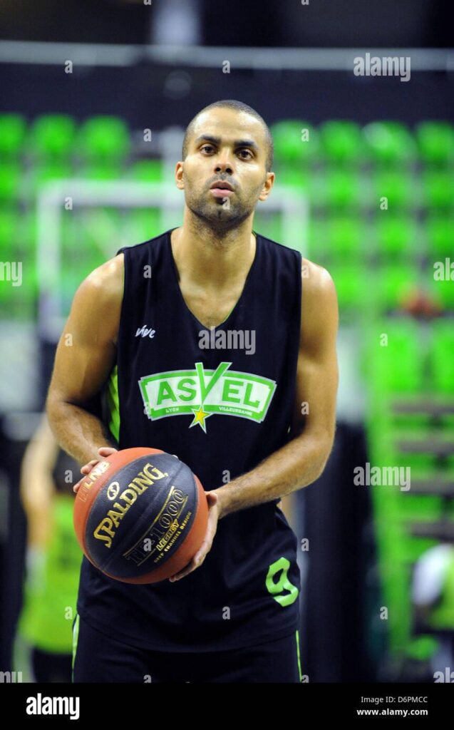 Tony Parker prend les commandes de l’équipe de France U17 et débute sa carrière d’entraîneur avec ambition Tony Parker prend les commandes de l’équipe de France U17 et débute sa carrière d’entraîneur avec ambition