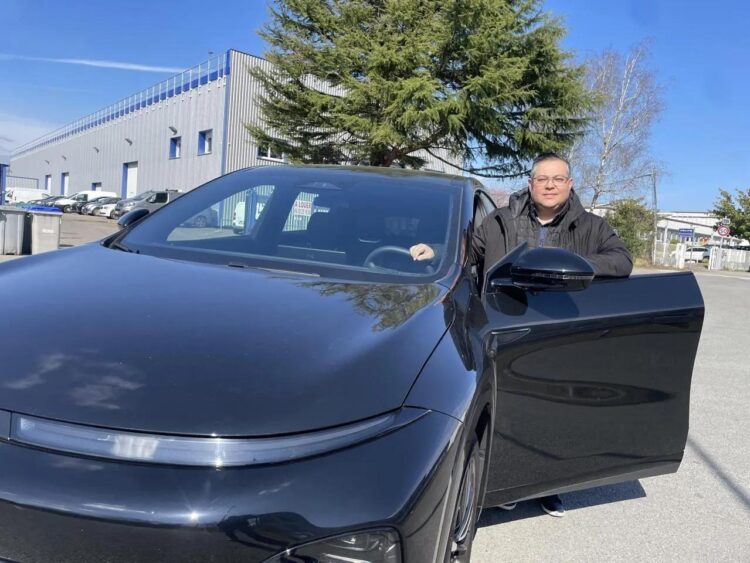 Chauffeurs VTC en colère à Nantes : une réunion houleuse avec les cadres d’Uber France Chauffeurs VTC en colère à Nantes : une réunion houleuse avec les cadres d’Uber France