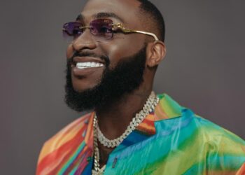 Davido Unleashes Exciting New Album « 5ive »! Davido Unleashes Exciting New Album « 5ive »!