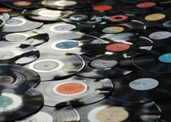 Orelsan revient avec un nouvel album chargé de désenchantement