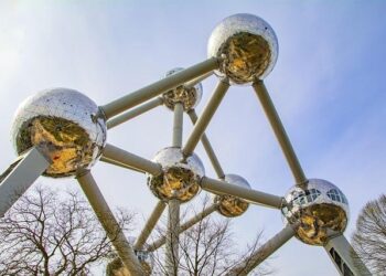 Bruxelles soutient les efforts de la France pour réduire son déficit, mais reste prudente à l’horizon 2026 Bruxelles soutient les efforts de la France pour réduire son déficit, mais reste prudente à l’horizon 2026