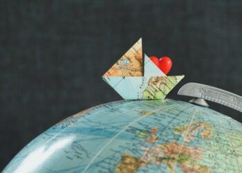 Dive into the Vibrant Sounds of DYSTINCT’s New Album « Bababa World »!