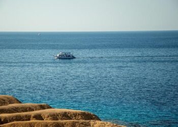 Nouvelle réglementation : l’accueil des croisières sur la Côte d’Azur désormais limité  —  Croisières sur la Côte d’Azur : de nouvelles règles restreignent l’accueil des navires