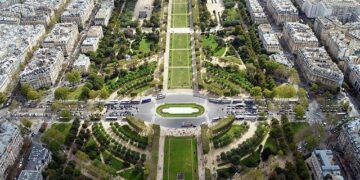Les Champs-Élysées s’illuminent grâce à la magie d’ICI Paris Île-de-France ! Les Champs-Élysées s’illuminent grâce à la magie d’ICI Paris Île-de-France !