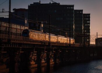 Paris-Tarbes, Paris-Berlin, Marseille-Rome… Quel avenir pour le train de nuit en France ?
→
Les trains de nuit en France : quel futur pour ces voyages au charme intemporel ? Paris-Tarbes, Paris-Berlin, Marseille-Rome… Quel avenir pour le train de nuit en France ?
→
Les trains de nuit en France : quel futur pour ces voyages au charme intemporel ?
