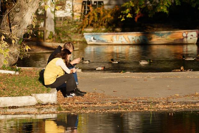 Emmanuel Macron rend hommage à Medhi Kessaci : « Je fais partie de ces Marseillais qui refusent de baisser la tête » aux côtés de son frère Amine Emmanuel Macron rend hommage à Medhi Kessaci : « Je fais partie de ces Marseillais qui refusent de baisser la tête » aux côtés de son frère Amine