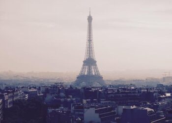 À Paris, Glucksmann, proche d’Emmanuel Grégoire, fustige le « trumpisme » de ses rivaux aux municipales