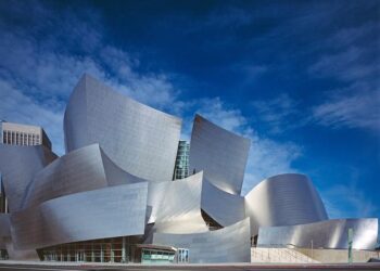 7 Can&rsquo;t-Miss Movies and Series Streaming on Disney+ France This April 2025