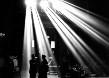 Réveillon du 31 décembre : 90 000 policiers et gendarmes déployés massivement à Paris et en petite couronne Réveillon du 31 décembre : 90 000 policiers et gendarmes déployés massivement à Paris et en petite couronne