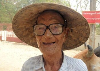 Tragédie à Paris : un homme malvoyant perd la vie après une chute sur les rails du métro