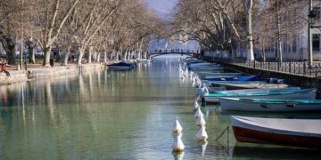 Urgence en plein vol : un avion Air France Paris-Ajaccio dérouté à Lyon après une aile en flammes