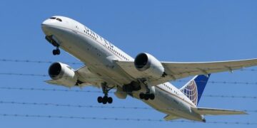 Neige intense : six aéroports français fermés, retards et annulations à Nice annoncés