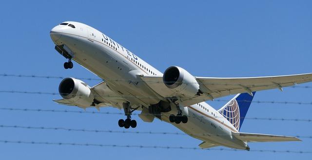 Neige intense : six aéroports français fermés, retards et annulations à Nice annoncés