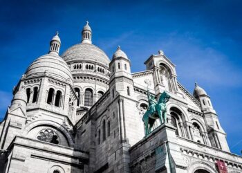 La France se prépare à vivre un moment historique avec la visite du Pape Léon XIV à Paris et Lourdes