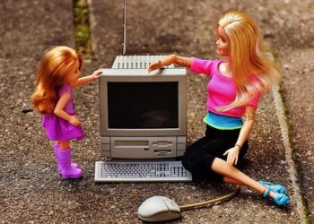 Protecting Your Kids Online: Insights from an Expert Lawyer (Video)