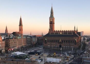 Municipales 2026 à Marseille : une bataille serrée entre la gauche et le RN dans une triangulaire explosive Municipales 2026 à Marseille : une bataille serrée entre la gauche et le RN dans une triangulaire explosive