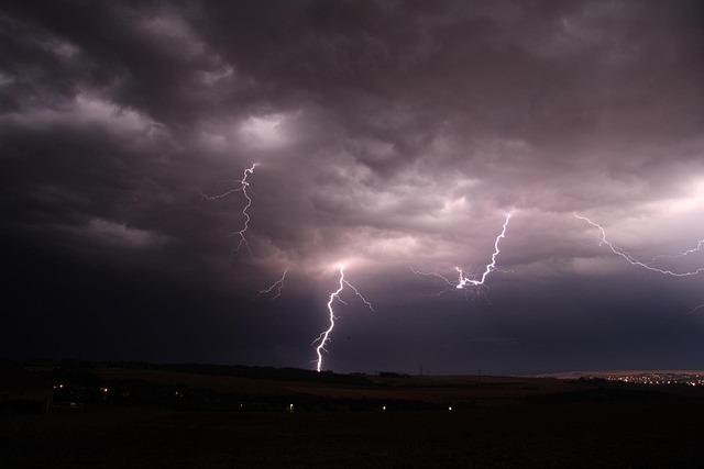 Alerte : Des orages violents menacent actuellement Paris