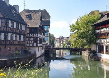 « Ce serait une catastrophe » : la directrice du Théâtre national de Strasbourg tire la sonnette d’alarme face à l’arrivée possible du RN