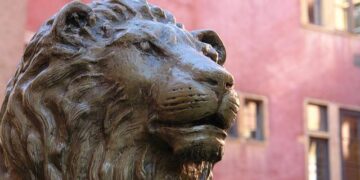 La plus grande friperie itinérante de France débarque à Lyon avec plus de 10 000 pièces