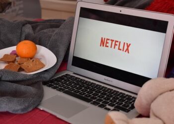 16 Unmissable Films and Series to Binge on Netflix France This December 2025