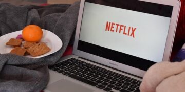 16 Unmissable Films and Series to Binge on Netflix France This December 2025