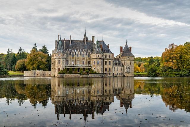 Roland Lescure tire la sonnette d’alarme : sans budget, la France fonce droit dans le mur